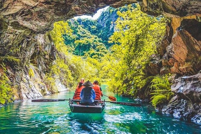 Hoa Lu Trang An and Mua Cave by Limousine from Hanoi - The morning ride from Hanoi