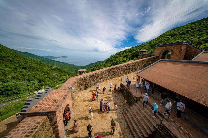 Hoi An: Private Car To/From Hue via Multi Attraction( 1-Way) - Optional route: the Golden Bridge at Ba Na Hills