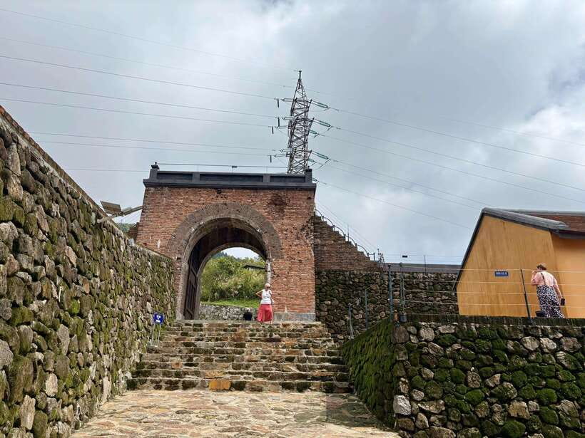 Hoi An: Private Car to Phong Nha with Sightseeing Stops - Hai Van Pass and the first mountain views