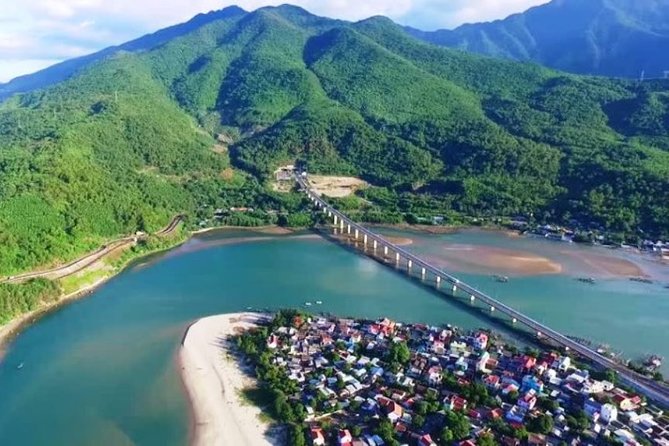 Hoi An To Hue Private Car With English Speaking Driver - What the private car is like