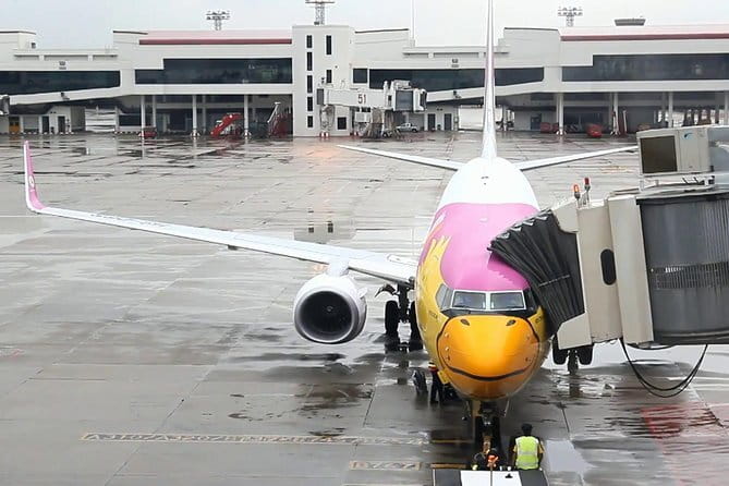 Hong Kong Airport Chauffeur Service, Hong Kong Airport Transfer - Timing, flight changes, and communication