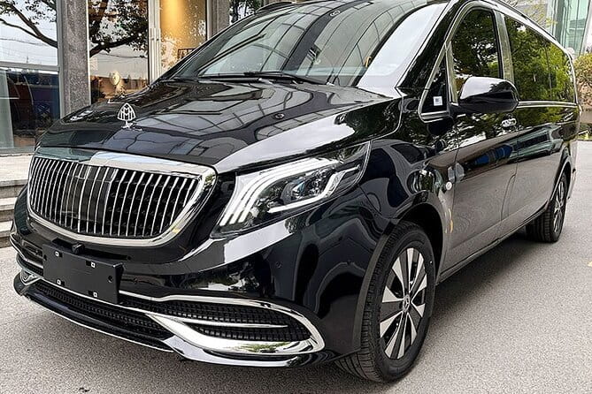 Hong Kong Airport Chauffeur Service, Hong Kong Airport Transfer - Who should book this transfer?