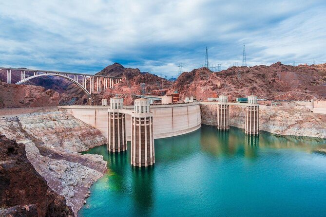 Hoover Dam Tour by Luxury SUV - Why this small SUV makes sense from Las Vegas