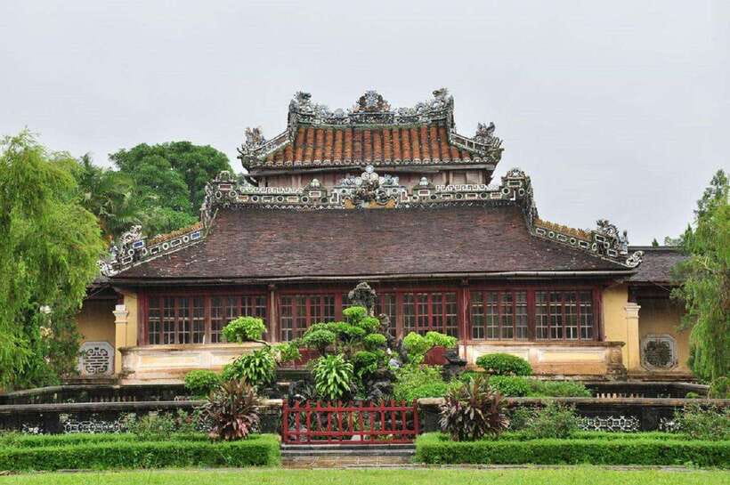 Hue Car Rental with Driver for Transfer Trip and Sightseeing - Why a private car works so well in Central Vietnam