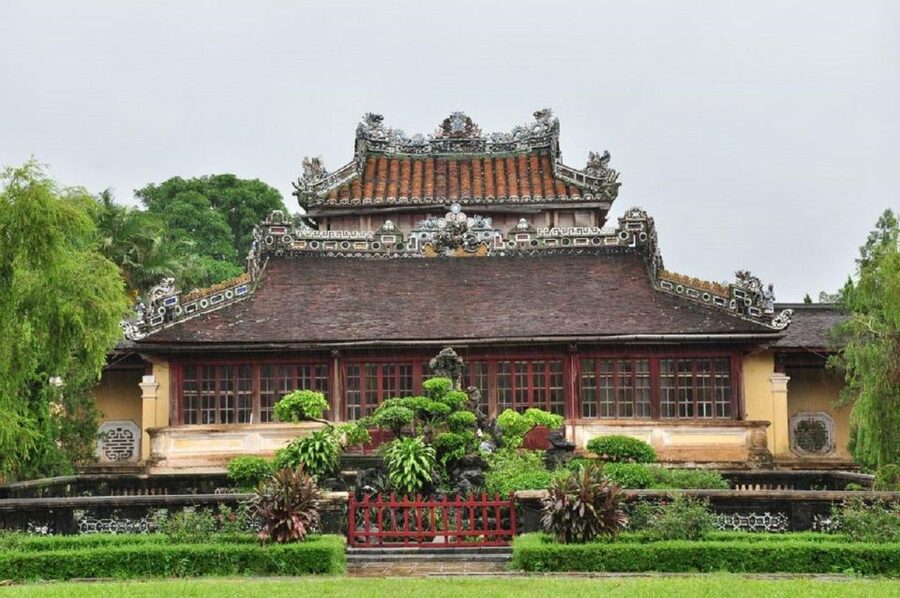 Hue Car Rental with Driver for Transfer Trip and Sightseeing - The Phong Nha route and Vietnam’s divided past