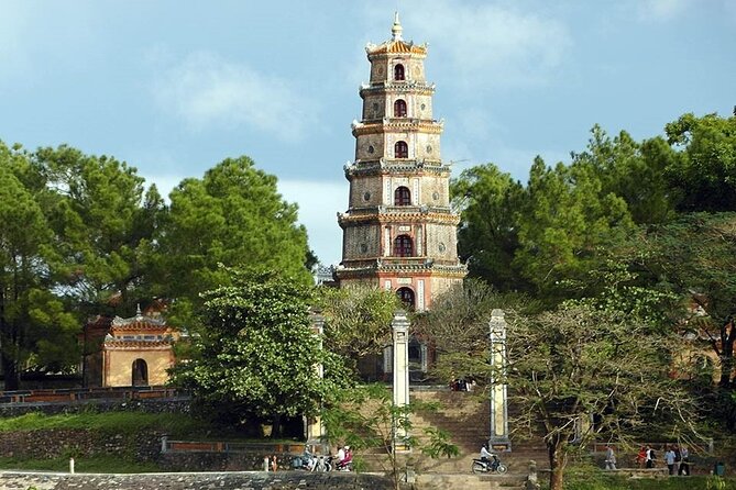 Hue City Tour by Private Car - Hue Budget Car Rental Options - Thien Mu Pagoda and the car with a difficult story