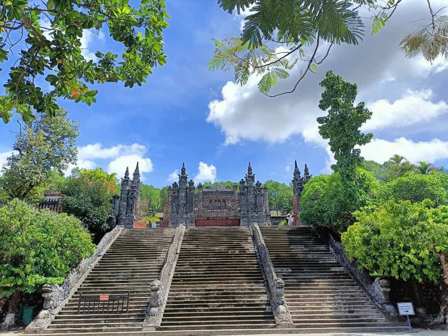 Hue: Imperial City, Royal Tombs Tour & More by Private Car - Khai Dinh Tomb, elaborate and visually different
