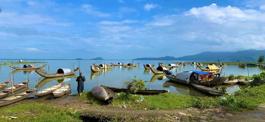 Hue: Imperial City, Royal Tombs Tour & More by Private Car - Tu Hieu Pagoda, a quieter spiritual stop