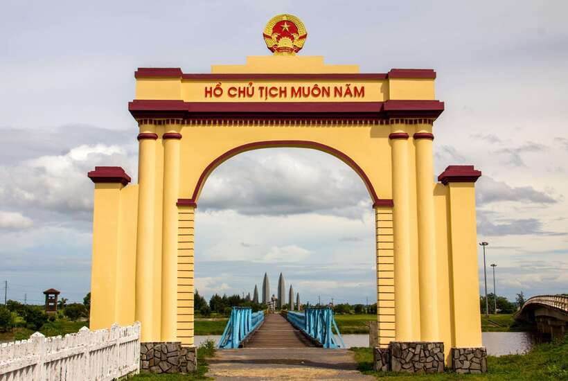 Hue: Private Car to DMZ with Vinh Moc Tunnels and More - The private car changes the rhythm of the day