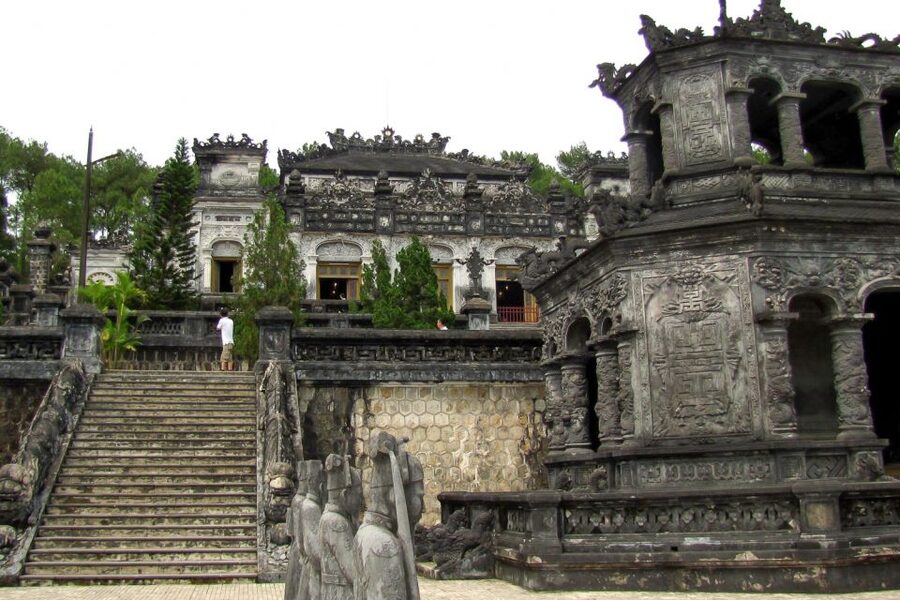 Hue: Private Tour by Car with Driver - Why a private car works well in Hue