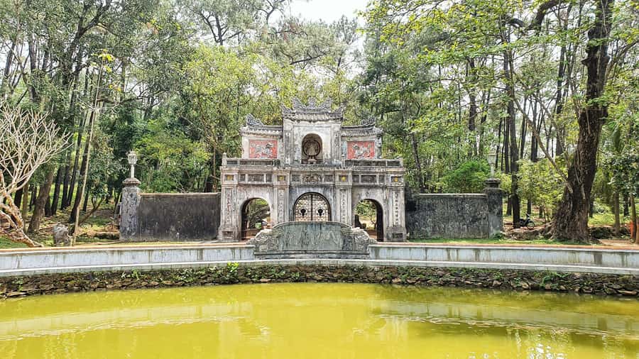 Hue: Royal Tombs & Imperial City Tour by Private Car - Key points at a glance