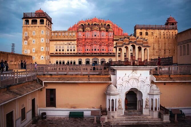 Jaipur sightseeing by private car with guide - What the driver-guide service is really like