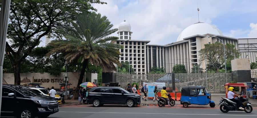 Jakarta: Private Car Charter with Professional Driver - Making the most of each stop