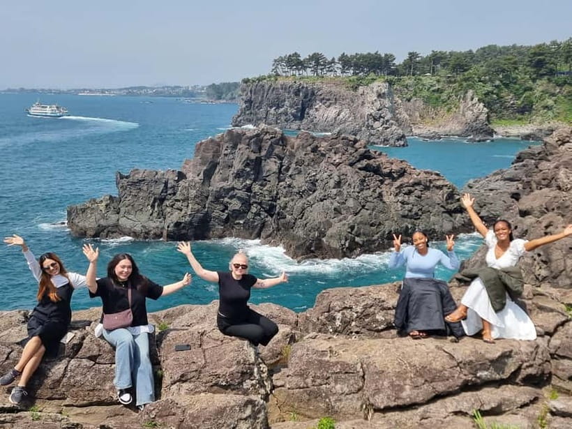 Jeju: Popular Sightseeing Private Car Charter Tour - Family routes with Snoopy, aquariums, and themed attractions