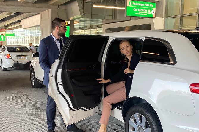 JFK AIRPORT LIMO | JFK To Manhattan Transfer With a Stretch Limo - Key points to know before you book