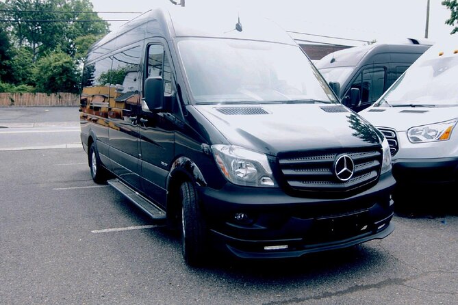 JFK AIRPORT LIMO | JFK To Manhattan Transfer With a Stretch Limo - The first hour after landing