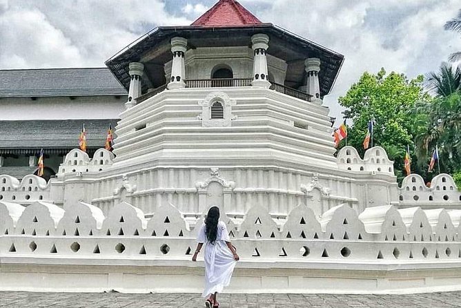 Kandy City guide Tour and day trip private luxury car and van - Gems, minerals, and the shopping question