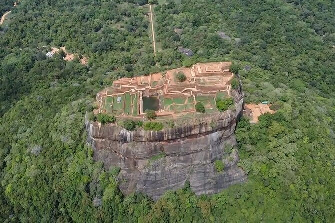 Kandy City Tour & Famous Ambuluwawa Tower with Friendly Chauffeur - A stop at the Kandy Centre for stones and local trade