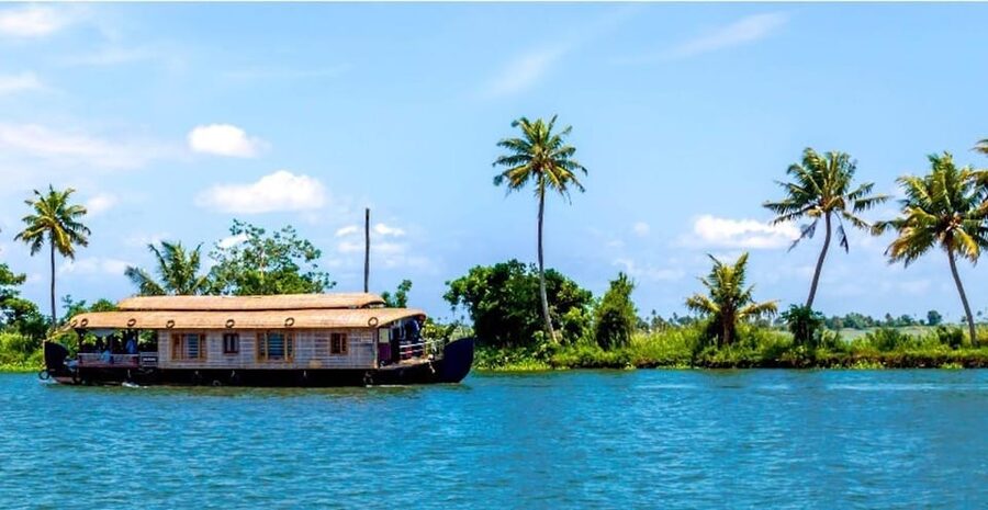 Kochi: Private car rental for 8 hr/80 km - Folklore museum for crafts and local culture
