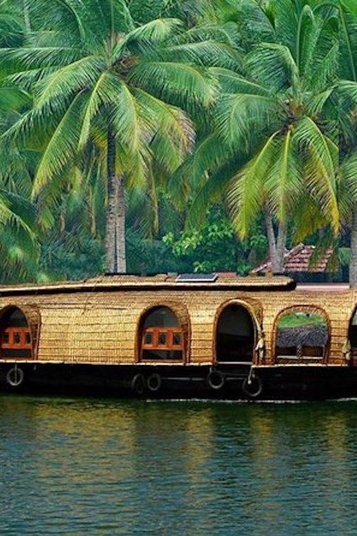 Kochi: Private car rental for 8 hr/80 km - Marine Drive gives the day room to breathe