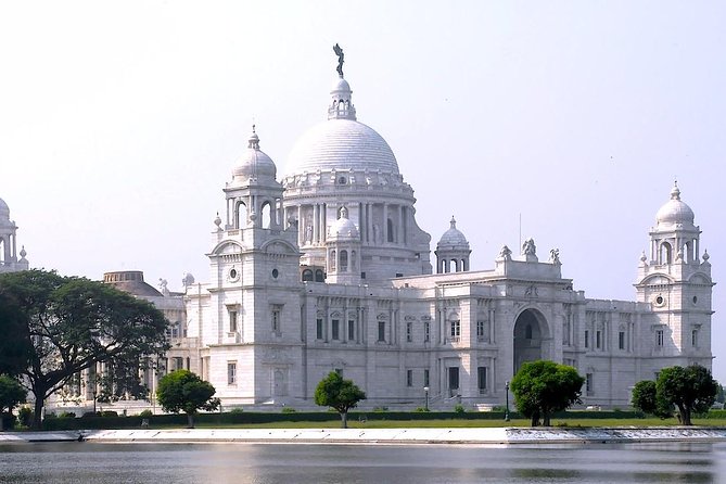 Kolkata tour in private car with guide & lunch for immersive cultural experience - Why this private Kolkata day works