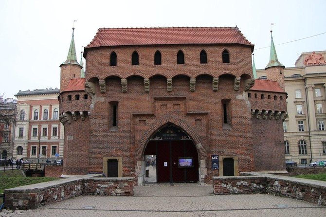 Krakow Airport Transfers : Krakow Airport KRK to Krakow City in Luxury Van - A 27-minute ride with no sightseeing detour
