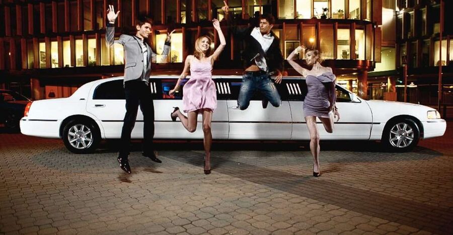 Krakow: VIP Limo Party Tour - VIP entry at one or two Krakow clubs