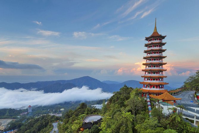 Kuala Lumpur Customizable Private Tour Including Driver - Petronas Twin Towers and the choice to buy a ticket