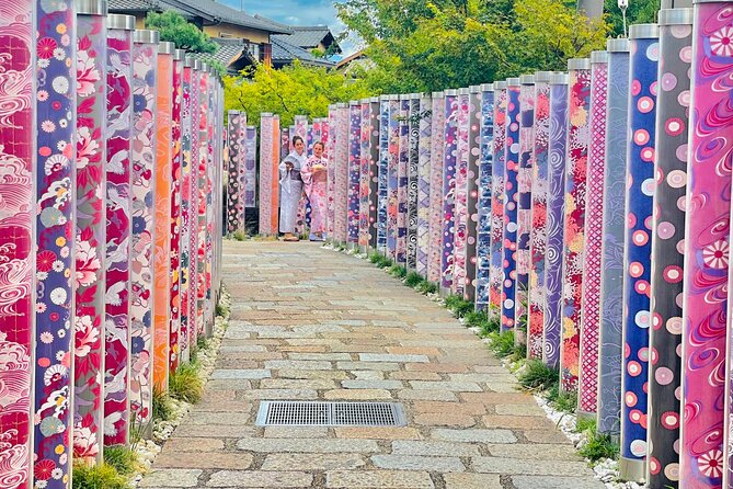 Kyoto Highlights Private Car Day Tour with English Speaking Guide - Nishiki Market: a one-hour taste of Kyoto’s food culture