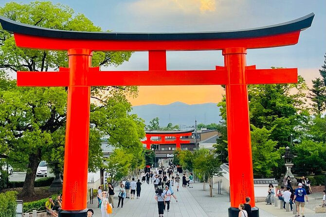 Kyoto Highlights Private Car Day Tour with English Speaking Guide - Gion: old wooden streets and a traditional Kyoto setting