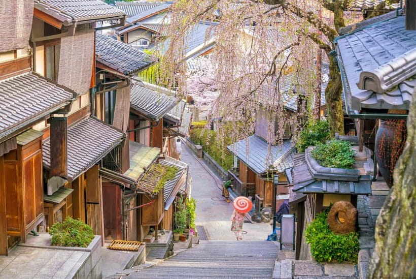 Kyoto: Private Highlights Tour with Guide and Luxury Vehicle - Why a private vehicle makes Kyoto easier
