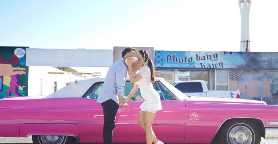 Las Vegas: Elvis Themed Wedding with Limousine - The Elvis ceremony mixes real vows with show business