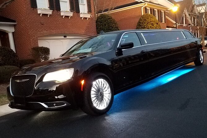 Las Vegas Strip at night like a Star with champagne by luxury limo - 3 or 5 hrs - A private way to see Las Vegas after dark