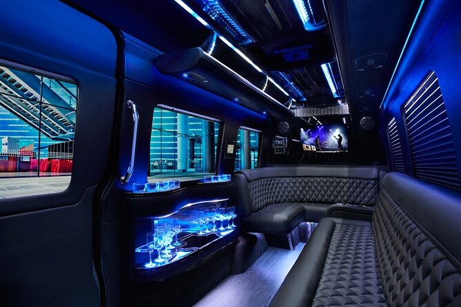 Las Vegas Strip at night like a Star with champagne by luxury limo - 3 or 5 hrs - How the three-hour option works