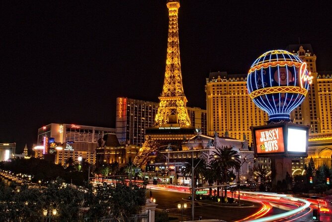 Las Vegas Strip at night like a Star with champagne by luxury limo - 3 or 5 hrs - The best stops for photos and first-time visitors