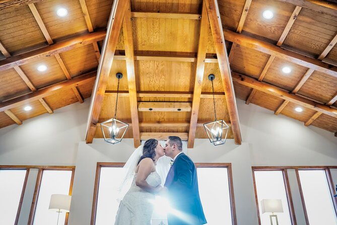 Las Vegas Wedding at The Little Vegas Chapel including Limousine Transportation - Key details before you reserve