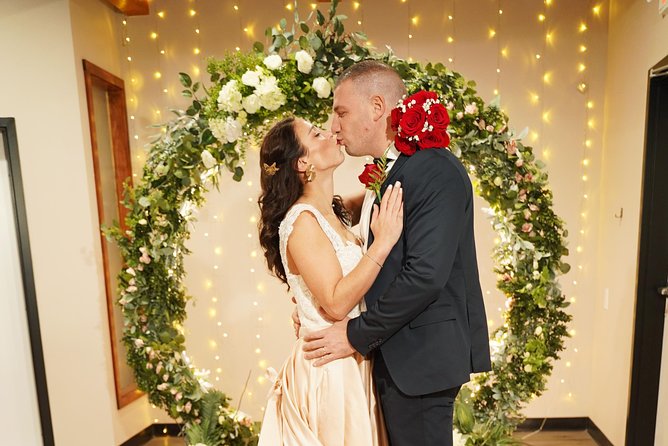 Las Vegas Wedding at The Little Vegas Chapel including Limousine Transportation - Timing, booking, and the cancellation warning