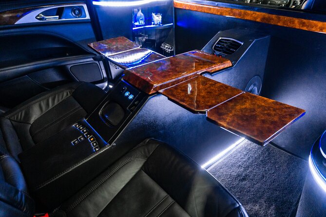 Lincoln Strecth Limo from Costa Mujeres to Cancun Airport - The lobby pickup is the most important part