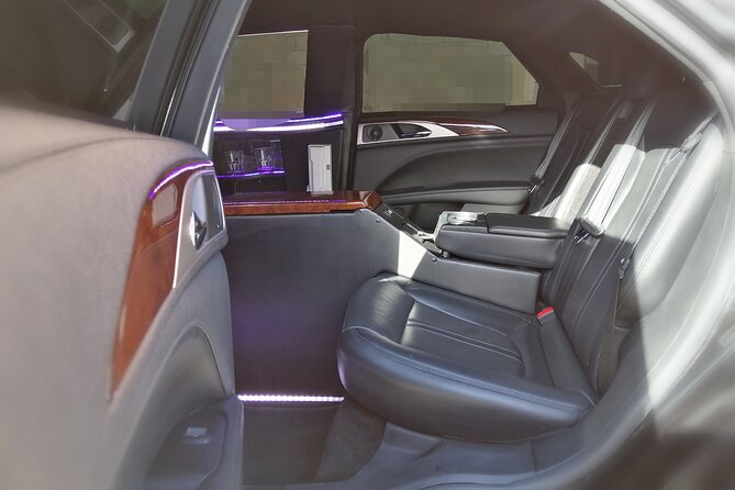 Lincoln Strecth Limousine with Wi Fi on board - A Private Start on the Cancun to Playa del Carmen Route