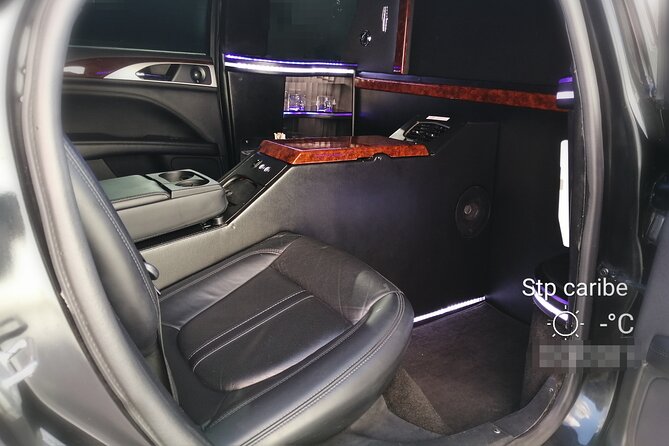Lincoln Strecth Limousine with Wi Fi on board - Drivers and Personal Service