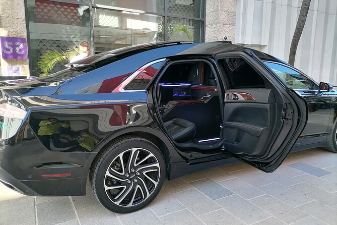 Lincoln Strecth Limousine with Wi Fi on board - The Main Risk: Your Vehicle May Change