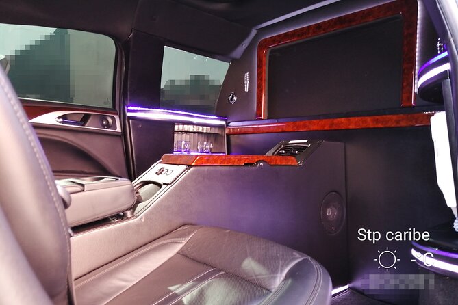 Lincoln Strecth Limousine with Wi Fi on board - Cancun Airport Pickup Requires Attention