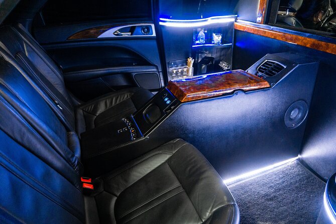 Lincoln Stretch limo from Cancun Hotel Zone to Cancun Airport - Booking and cancellation details