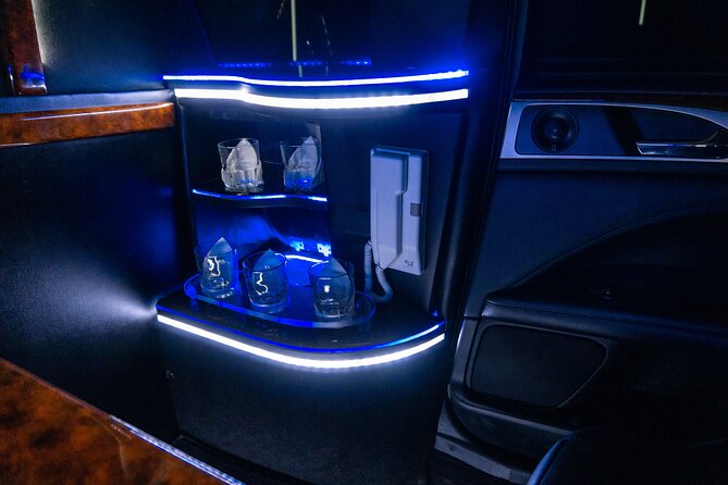 Lincoln Stretch limo from Cancun Hotel Zone to Cancun Airport - The Lincoln stretch limo experience
