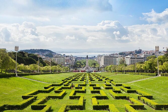 Lisbon Half day tour by Private Car - Lisbon Cathedral and the old northern gate
