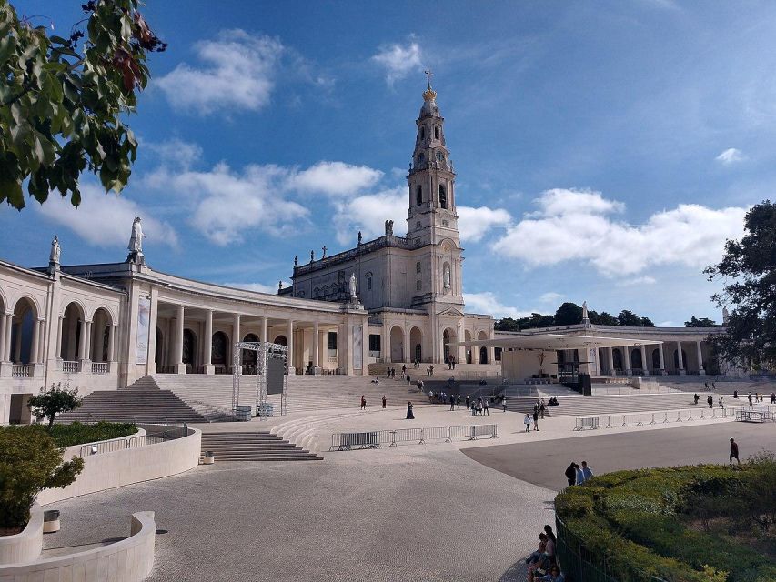 Lisbon: Rent a Private Car with Driver & Plan Your Tour. - Sintra, palaces, and the price of a short day