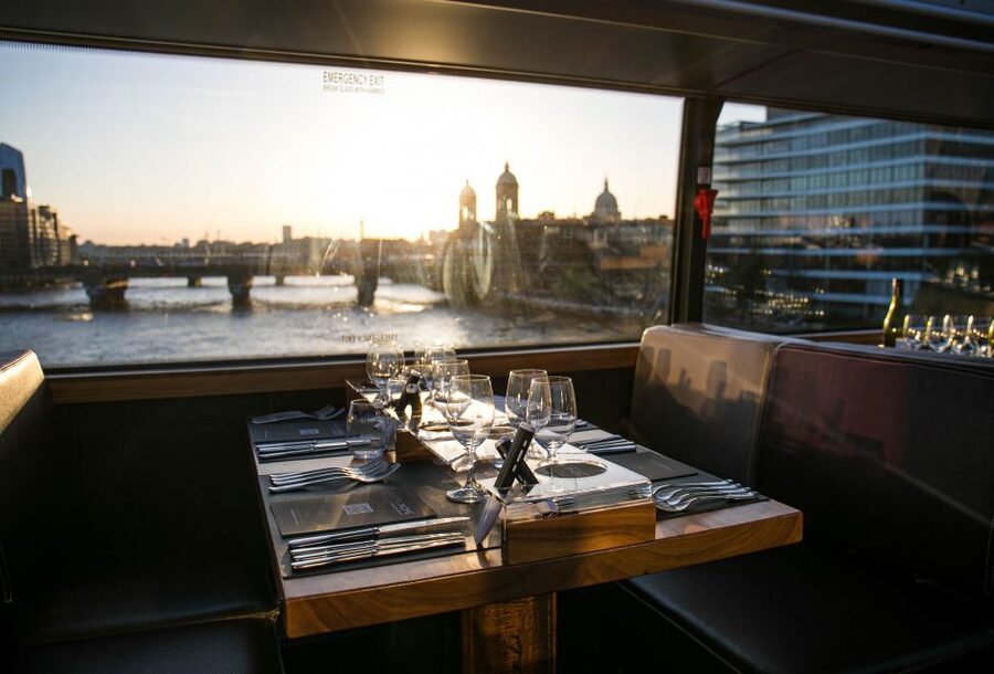London: 4 Course Lunch Tour by Luxury Coach Bustronome - What this London lunch tour is really like