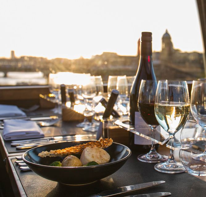 London: 4 Course Lunch Tour by Luxury Coach Bustronome - Westminster, Parliament, and the west end