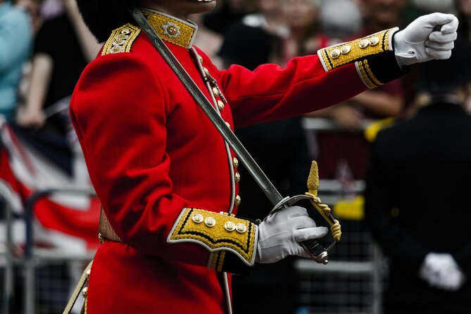 London 4 Hour Private Car Tour Hotel Pick Up and Drop Off - Buckingham Palace brings the royal picture into focus