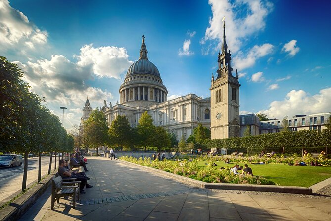 London Half Day Guided Sightseeing Tour by Luxury Coach - The guide and the feel of a larger group